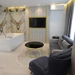 Ebbi *