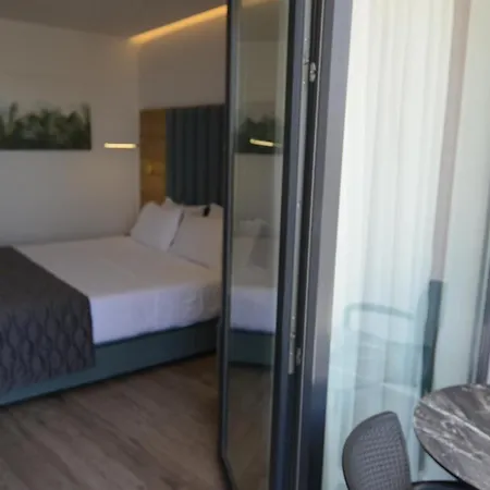Hotel Ebbi *