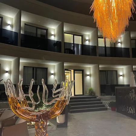 Ebbi Hotel *