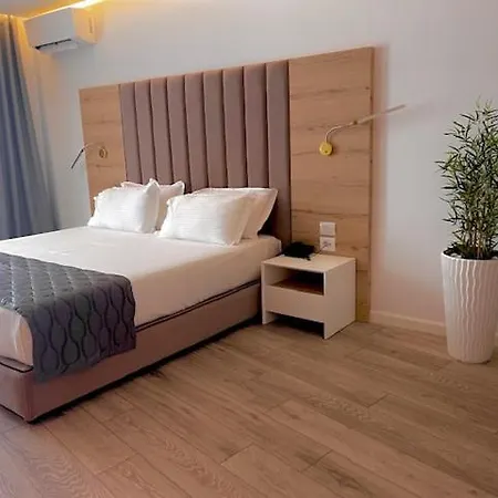 Ebbi Hotel *
