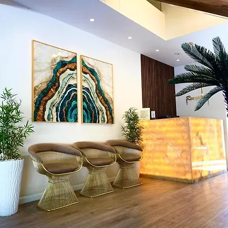 Hotel Ebbi *
